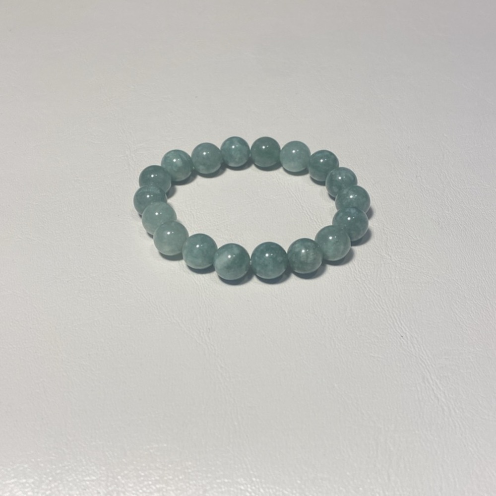 Nephrite jade stretch bracelet.